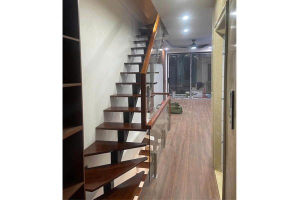 l&agrave;m cầu thang sắt tại tuy&ecirc;n quang