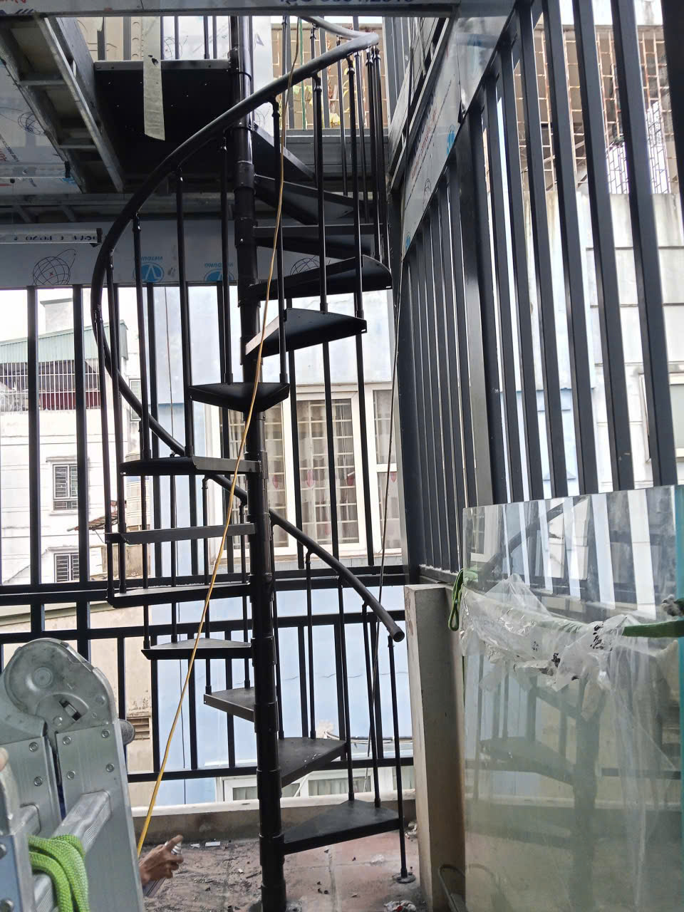 lắp thang tại tây hồ