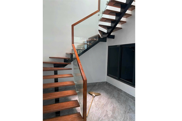 Làm cầu thang sắt Bình Thuận