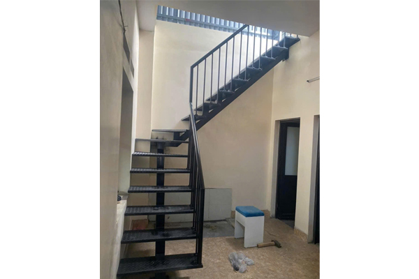 Làm cầu thang sắt Đồng Nai